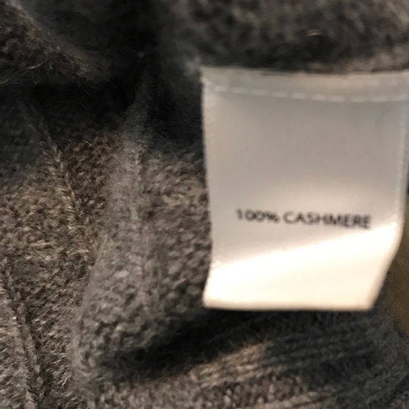 Saks Fifth Ave 100% Cashmere Pullover Cable Knit Sweater V-Neck size S - Picture 8 of 8